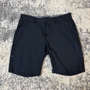Travis Mathew, Mens Golf Athletic Shorts in Black with 9In Inseam, US Size: 34